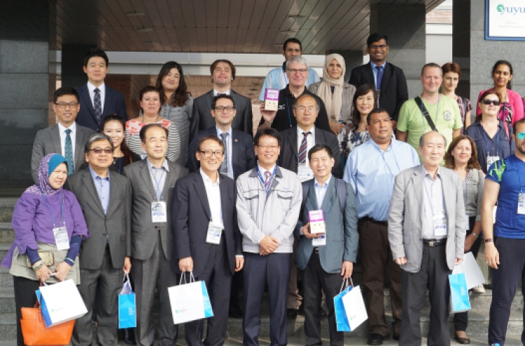 Envoys participate in Korean medicine fair