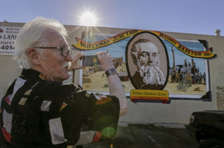On eve of Route 66’s 90th anniversary, Barstow looks to a brighter, hand-painted future