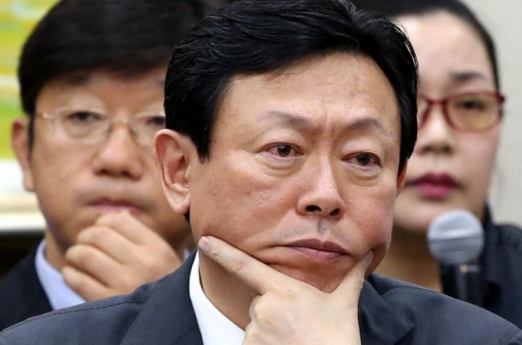 Lotte chairman sued by brother for accounting fraud
