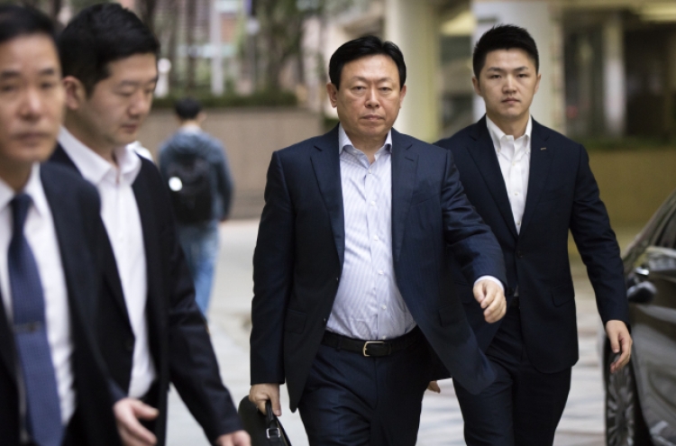 Prosecutors indict five Lotte family members
