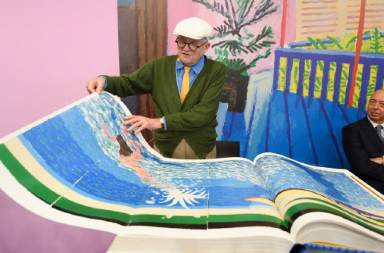 David Hockney makes splash at Frankfurt fair with 2,000-euro book