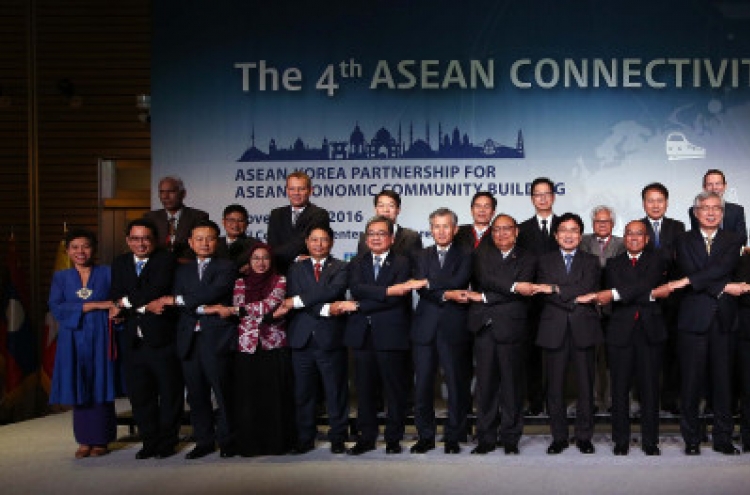 ASEAN buoys connectivity, woos investment