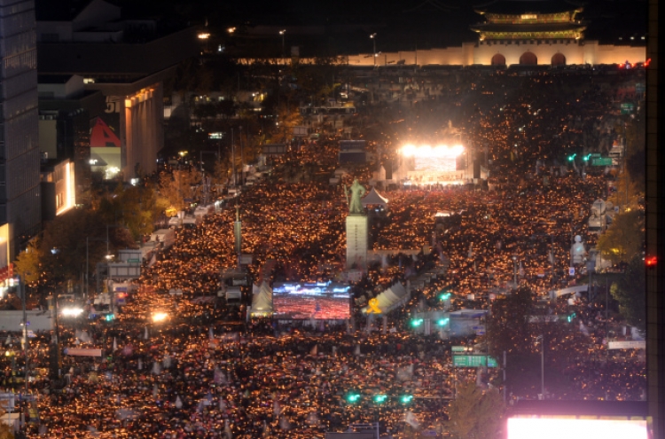 Hundreds of thousands gather in Seoul to condemn Park