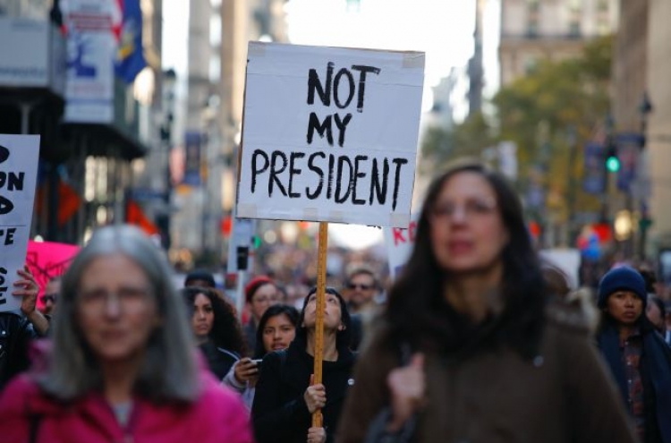 [Newsmaker] Thousands rally, march in anti-Trump protest