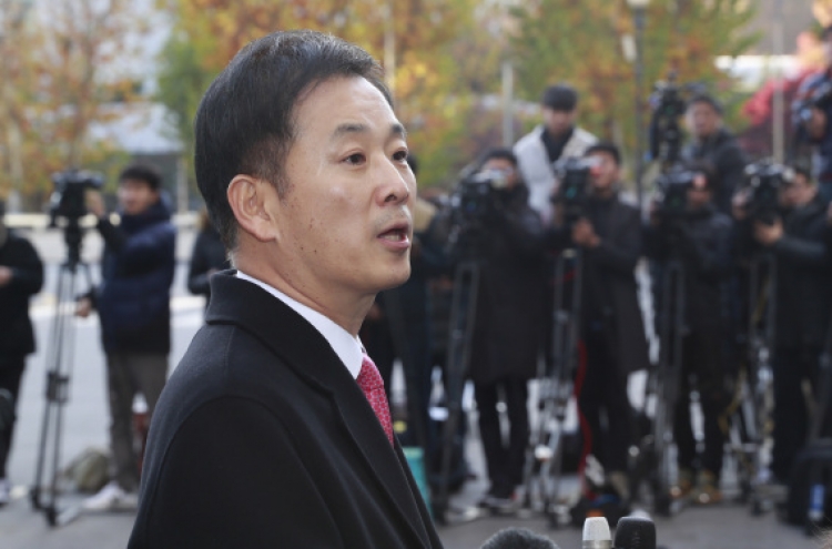 Park’s lawyer seeks to delay questioning