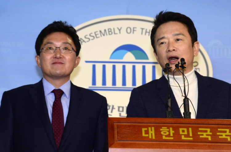 [Newsmaker] Governor, lawmaker bolt from Saenuri Party