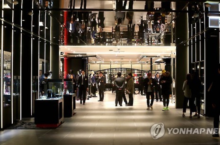Department store market expected to top landmark 30 trillion won this year