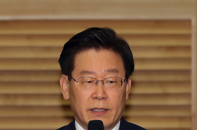 Mayor Lee steps into limelight amid Choi scandal