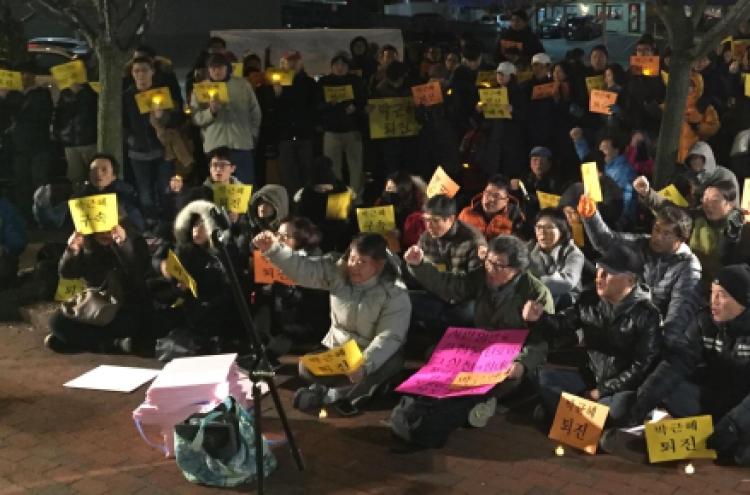 Korean-Americans hold rallies demanding Park resign