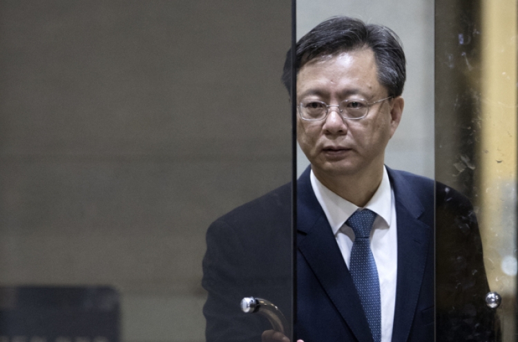 Former presidential aides probed in Choi scandal