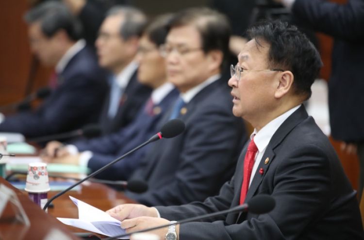 Yoo assures foreign investors economic team will remain vigilant