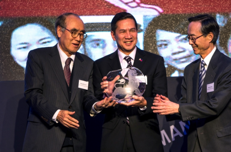 Philippine envoy awarded Ambassador of Year