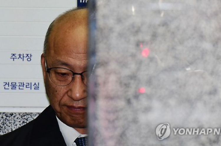 Pension fund chief detained for favoring Samsung merger