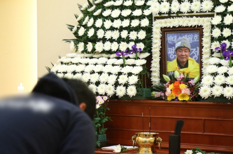 S. Korean dies after setting himself ablaze over Japan deal