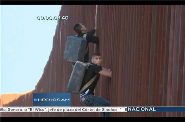 트럼프 “멕시코장벽, 기다릴 여유 없다”