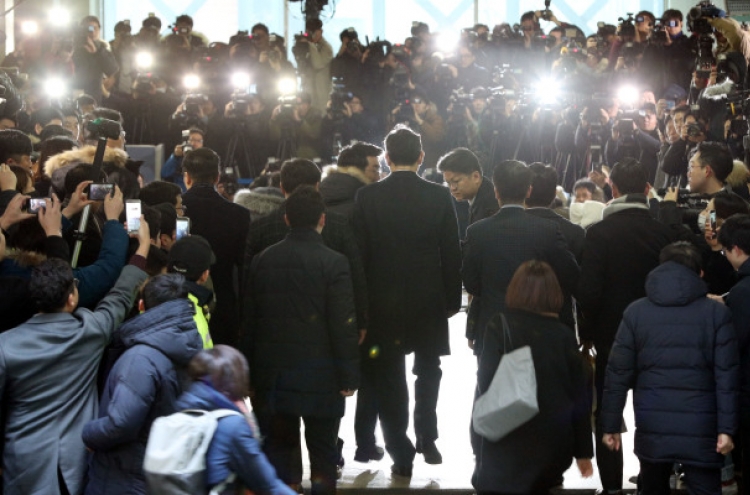 Samsung heir questioned over Park scandal
