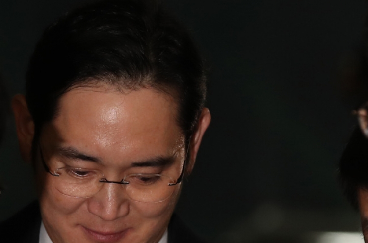 Samsung heir returns home after being grilled in corruption probe