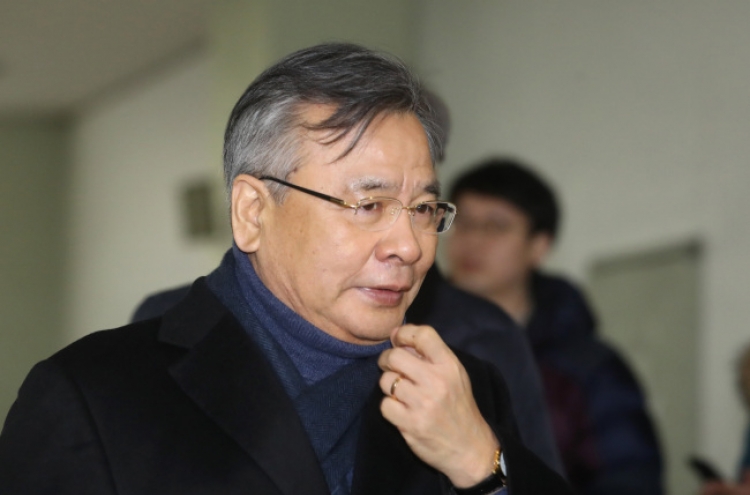 Special prosecutors delay decision on Samsung heir's arrest
