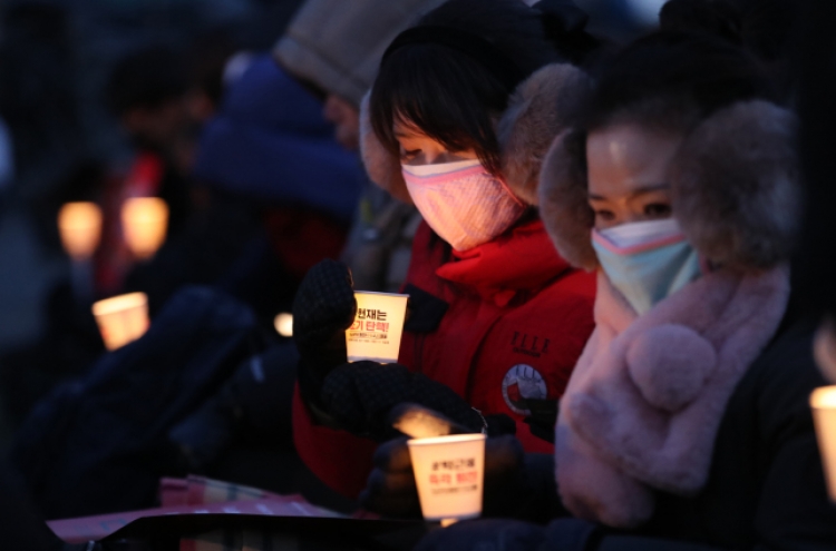 Koreans brave biting cold to demand Park's resignation