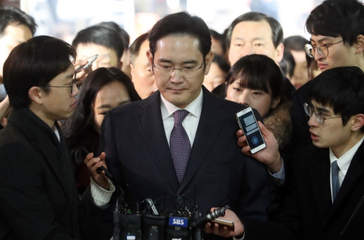Samsung’s Lee Jae-yong awaits decision on arrest warrant