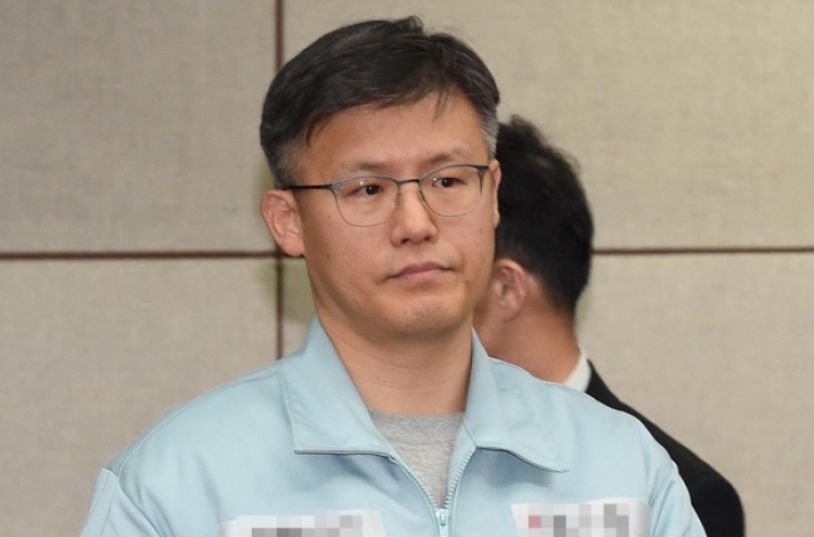 Park aide admits to leaking secrets to Choi