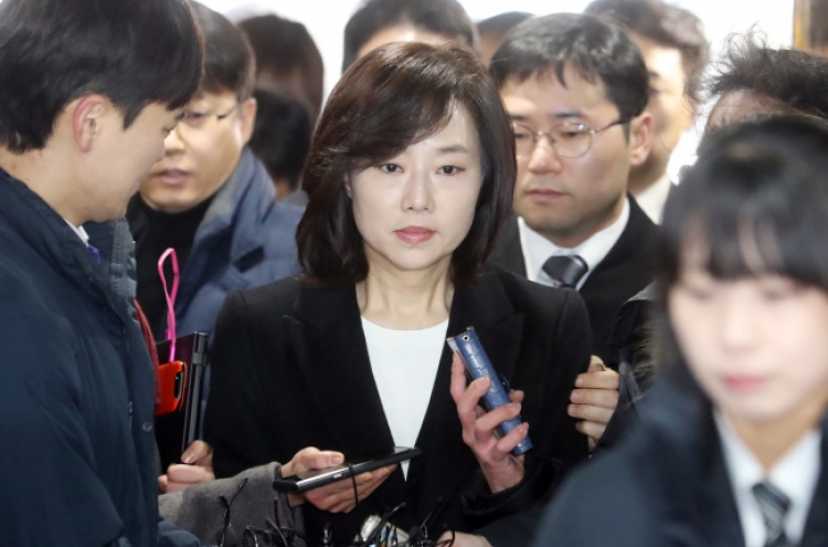 Court reviews arrest of Park’s ex-top aide, cultural minister