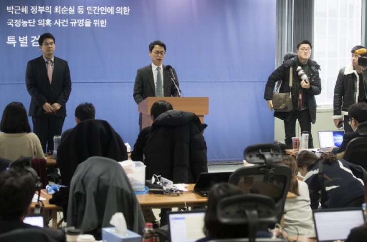 Counsel to question Samsung's Lee again; considers summoning President Park