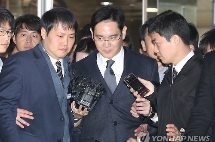 Lee’s arrest puts Park under pressure