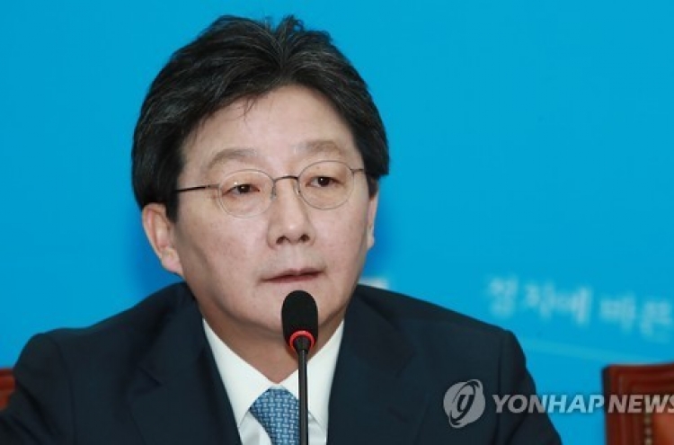 Bareun Party condemns Moon for joining weekly rally