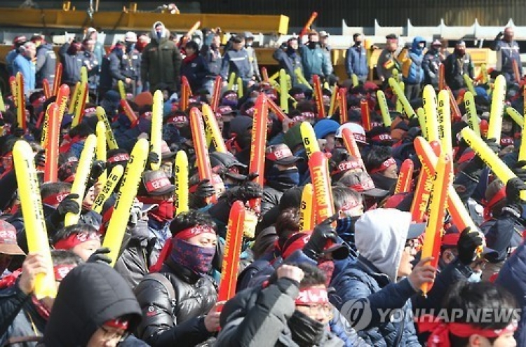 Hyundai Heavy union launches strike ahead of spinoff decision