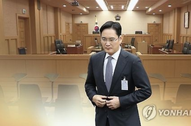 Samsung heir denies all criminal charges at first trial