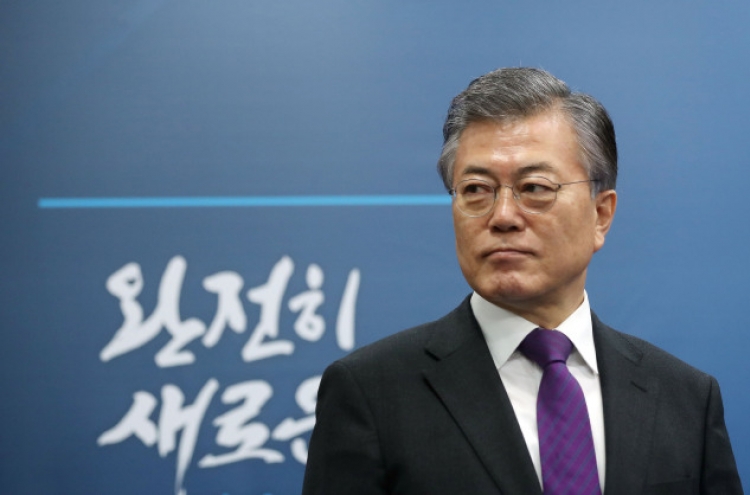 Moon continues to lead opinion poll ahead of impeachment ruling