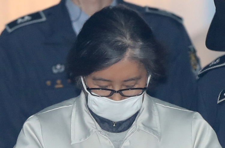 Park's friend at center of scandal apologizes to her: lawyer