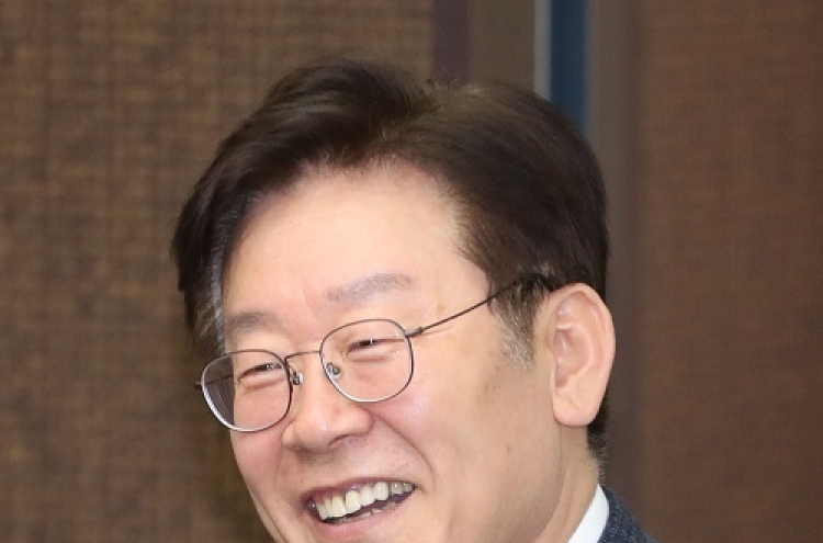 Seongnam mayor says Korea needs leader who can face Trump squarely