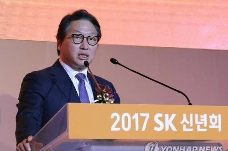 Prosecution summons SK chief Chey over scandal of impeached president
