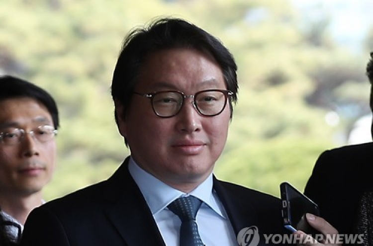 SK chief Chey reportedly denies involvement in impeached president's scandal