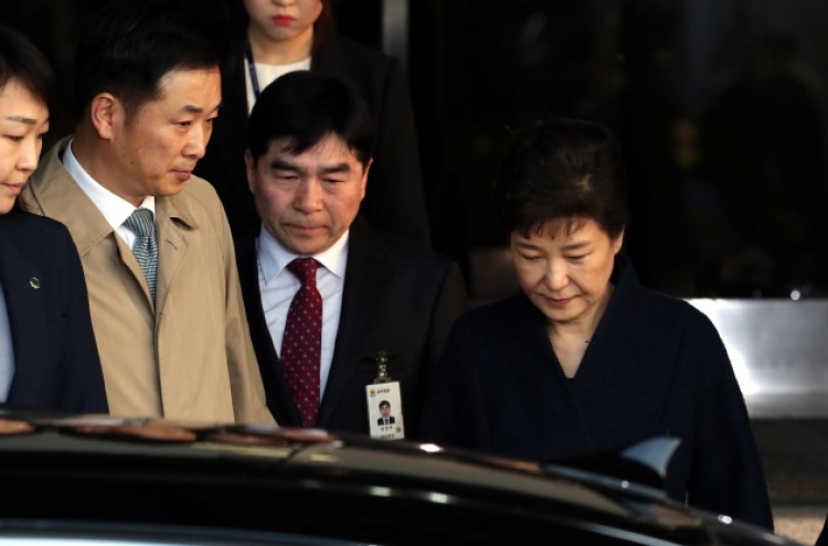 Ex-President Park heads back home after questioning over corruption scandal