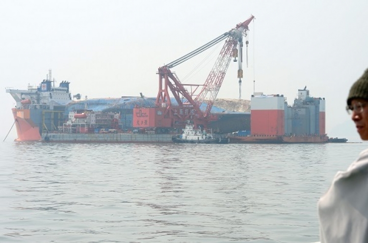 Salvage workers speed up preparation to get Sewol ready for transport