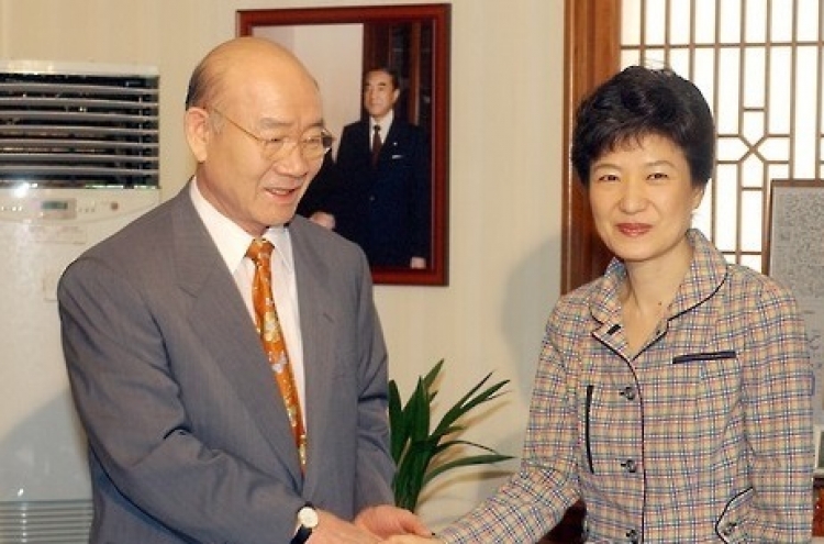 Ex-President Chun's memoirs shed new light on Park's ties with Choi family