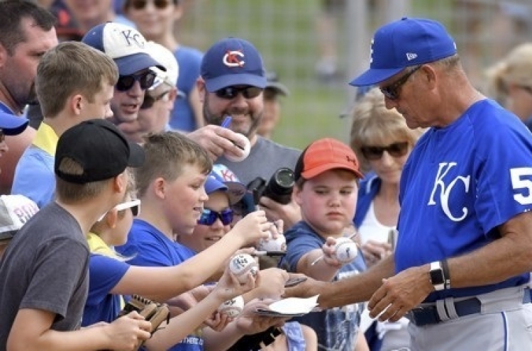 Hall of Famer George Brett to throw out ceremonial first pitch in Korea