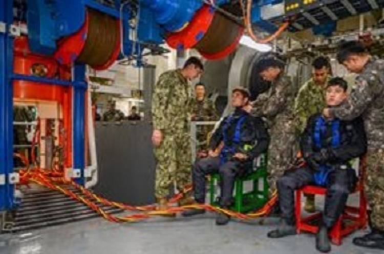 Korea, US hold joint naval salvage training
