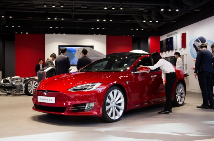 [Newsmaker] Tesla now 2nd-largest US automaker 　