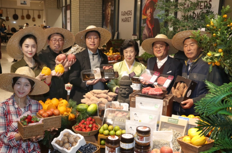 [Photo News] Shinsegae hosts famers market project