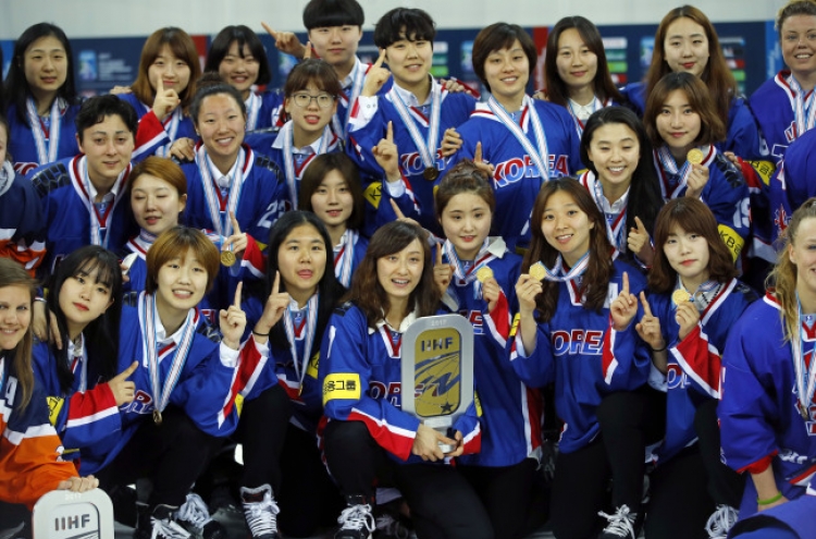 Korean hockey players rejoice over world title, want to keep improving