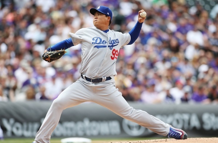 Dodgers' Ryu Hyun-jin takes loss in season debut