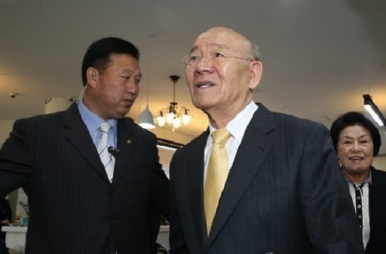 Chun Doo-hwan said a few nukes enough to induce NK to talks: diplomatic dossier