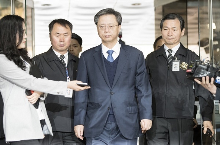 Woo attends hearing on arrest warrant