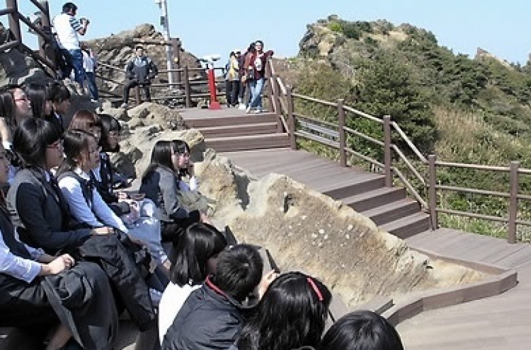 Return of school trips gives Jeju relief from drop in Chinese tourists