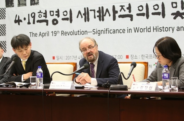 [Herald Interview] ‘Korea sees new paradigm in democracy via nonviolent vigils’