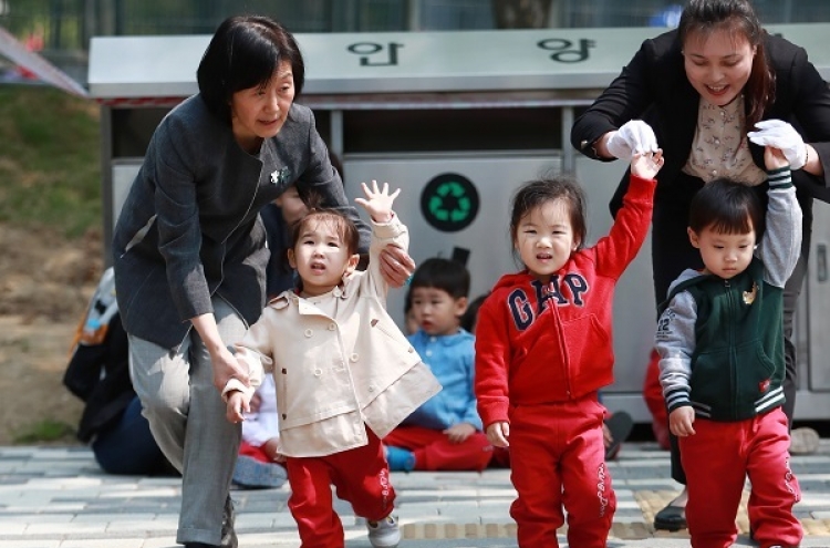 Child-rearing moms prefer financial aid above any other policy: survey